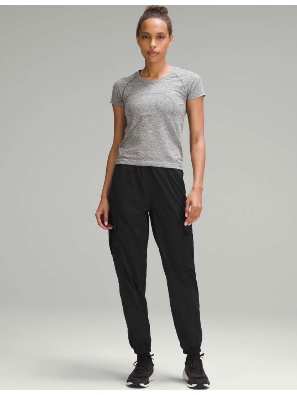 Lululemon Lightweight Cargo MR Hiking Pant -Black - size 2